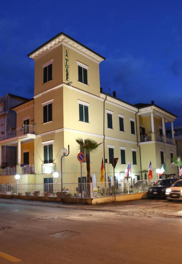 Hotel La Torre ริมินี ภายนอก รูปภาพ